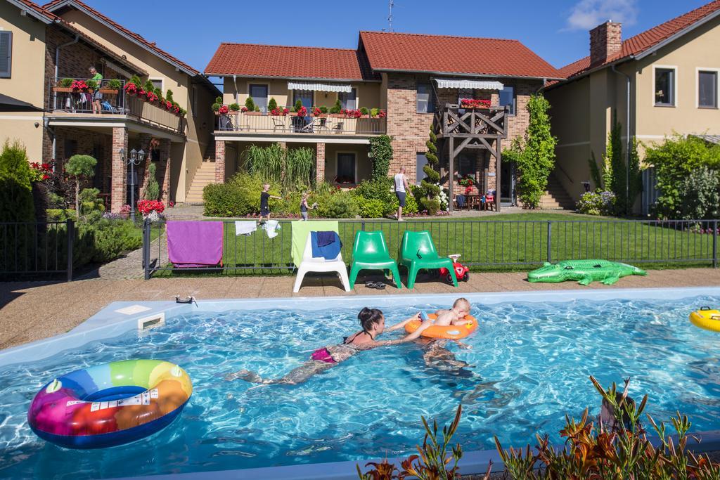 Villa Mare Apartamenty Гжибово Екстериор снимка